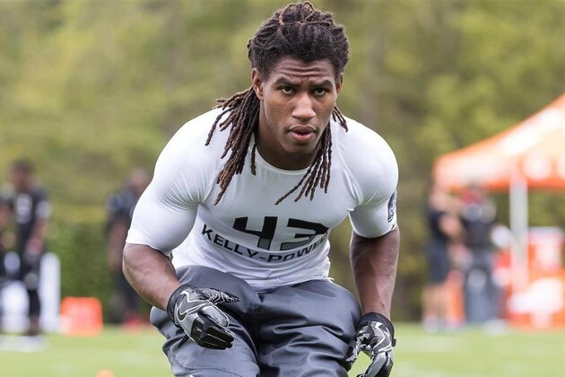 Detroit 4-star defensive back Jaylen Kelly-Powell made several trips around the country in a seven-day span. Kelly-Powell has 42 reported offers.