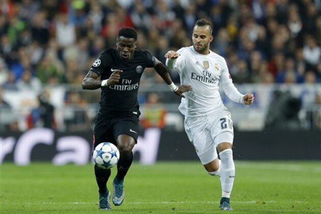 PSG's Serge Aurier, left, and Real Madrid's Jese Rodriguez run for the ball during the Champions League group A soccer match between Real Madrid and PSG at the Santiago Bernabeu stadium in Madrid, Tuesday, Nov. 3, 2015. (AP Photo/Francisco Seco)