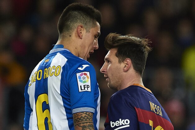 BARCELONA, SPAIN - JANUARY 06:  Lionel Messi of Barcelona argues with Enzo Roco (6) of Espanyol during the Copa del Rey Round of 16 match between FC Barcelona and Real CD Espanyol at Camp Nou on January 6, 2016 in Barcelona, Spain.  (Photo by Manuel Queimadelos Alonso/Getty Images)