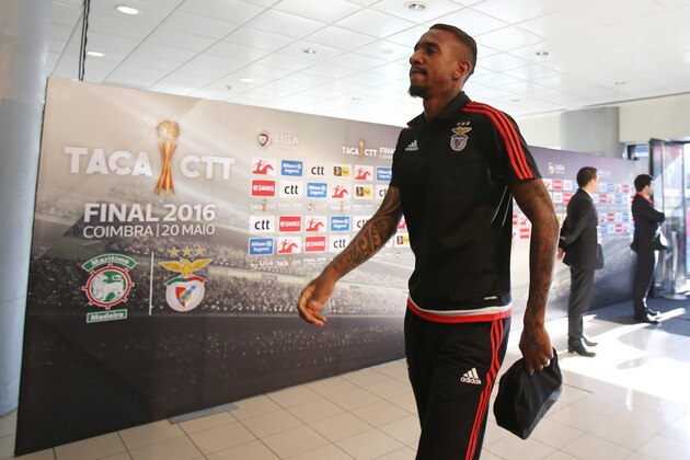 COIMBRA, PORTUGAL - MAY 20:  SL Benfica's midfielder from Brazil Anderson Talisca arrives at Estadio Efapel Cidade de Coimbra before the start of the Taca CTT Final match between SL Benfica and CS Maritimo at Estadio Efapel Cidade de Coimbra on May 20, 2016 in Coimbra, Portugal.  (Photo by Gualter Fatia/Getty Images)