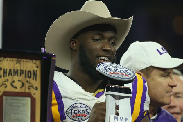 HOUSTON, TX - DECEMBER 29:  Leonard Fournette #7 of the LSU Tigers and his head coach Les Miles pose on stage after the Tigers beat the Texas Tech Red Raiders 56-27 during the AdvoCare V100 Texas Bowl at NRG Stadium on December 29, 2015 in Houston, Texas.  (Photo by Scott Halleran/Getty Images)