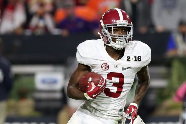 Jan 11, 2016; Glendale, AZ, USA; Alabama Crimson Tide receiver Calvin Ridley (3) carries the ball against the Clemson Tigers in the 2016 CFP National Championship at University of Phoenix Stadium. Mandatory Credit: Matthew Emmons-USA TODAY Sports