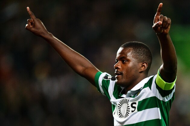 Sporting's midfielder William Carvalho celebrates after scoring during the Portuguese league football match Sporting CP vs CS Maritimo at the Jose Alvalade stadium in Lisbon on April 9, 2016. / AFP / PATRICIA DE MELO MOREIRA        (Photo credit should read PATRICIA DE MELO MOREIRA/AFP/Getty Images)