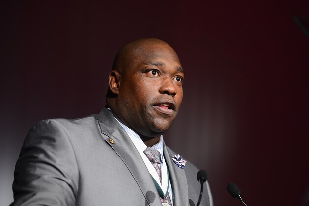 NEW YORK, NY - SEPTEMBER 29:  Former football player Warren Sapp speaks at the 29th Annual Great Sports Legends Dinner to benefit The Buoniconti Fund to Cure Paralysis at The Waldorf Astoria on September 29, 2014 in New York City.  (Photo by Stephen Lovekin/Getty Images for The Buoniconti Fund To Cure Paralysis)