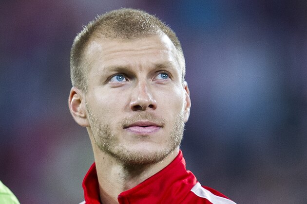 BILBAO, SPAIN - SEPTEMBER 17:  Ragnar Klavan of FC Augsburg looks on prior to the start the UEFA Europa League match between Athletic Club and FC Augsburg at San Mames Stadium on September 17, 2015 in Bilbao, Spain.  (Photo by Juan Manuel Serrano Arce/Getty Images)