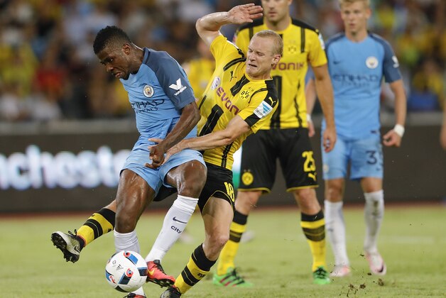 SHENZHEN, CHINA - JULY 28:  Kelechi Iheanacho (#72) of Manchester City contests the ball against Sebastian Rode of Borussia Dortmund during the 2016 International Champions Cup match between Manchester City and Borussia Dortmund at Shenzhen Universiade Stadium on July 28, 2016 in Shenzhen, China.  (Photo by Lintao Zhang/Getty Images)