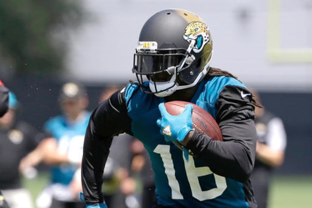 Jacksonville Jaguars running back Denard Robinson gains yardage in a scrimmage during NFL football training camp, Thursday, July 28, 2016, in Jacksonville, Fla. (AP Photo/John Raoux)