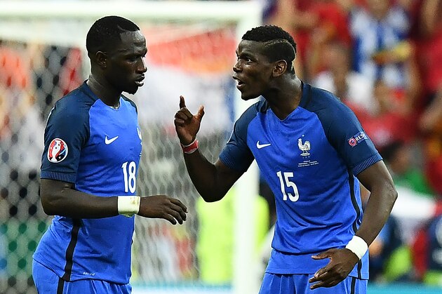 France's midfielder Moussa Sissoko (L) and France's midfielder Paul Pogba react during the last minutes of the Euro 2016 final football match between France and Portugal at the Stade de France in Saint-Denis, north of Paris, on July 10, 2016.
Portugal beat France 1-0 to clinch the Euro 2016. / AFP / FRANCK FIFE        (Photo credit should read FRANCK FIFE/AFP/Getty Images)