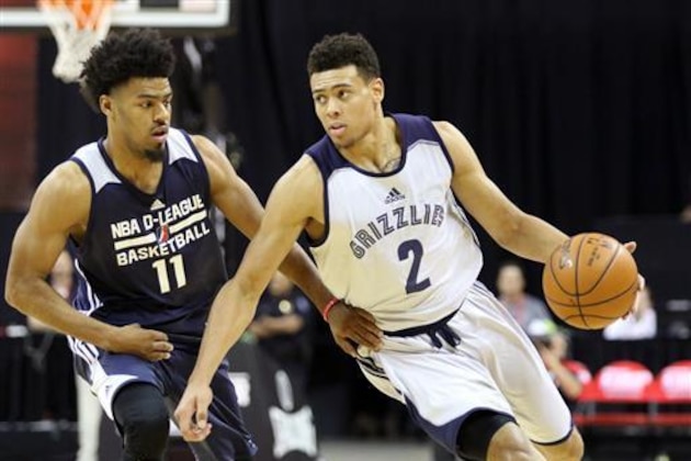 SPECIAL TO THE COMMERCIAL APPEAL - Memphis Grizzlies' Wade Baldwin IV, right, drives the ball past NBA D-League Select's Quinn Cook in the second half of an NBA summer league basketball game Friday, July 8, 2016, in Las Vegas.  (AP Photo/Ronda Churchill)