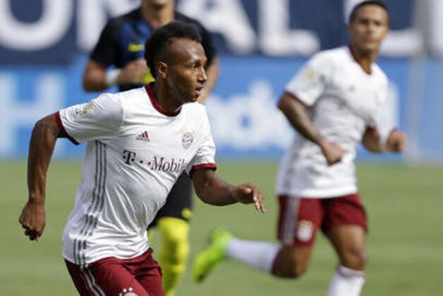 Bayern Munich midfielder Julian Green moves the ball against Inter Milan during the first half of an International Champions Cup soccer match, Saturday, July 30, 2016, in Charlotte, N.C. (AP Photo/Bob Leverone)