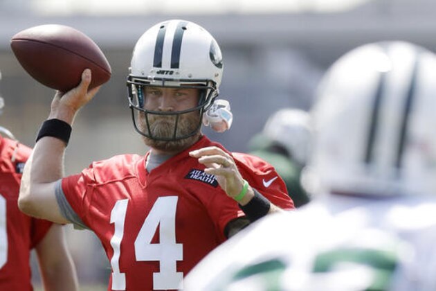 New York Jets quarterback Ryan Fitzpatrick, left, throws a pass to wide receiver Eric Decker, right, during NFL football training camp, Thursday, July 28, 2016, in Florham Park, N.J. (AP Photo/Julio Cortez)