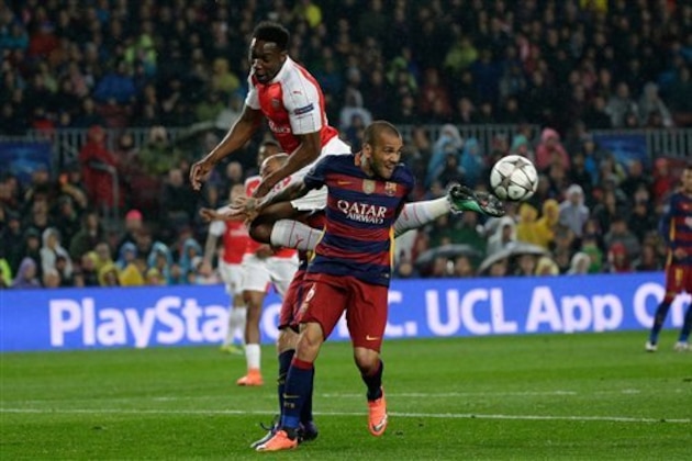 Arsenal's Danny Welbeck, left, fights for the ball with Barcelona's Dani Alves during the Champions League round of 16 second leg soccer match between FC Barcelona and Arsenal FC at the Camp Nou stadium in Barcelona, Spain, Wednesday, March 16, 2016. (AP Photo/Emilio Morenatti)