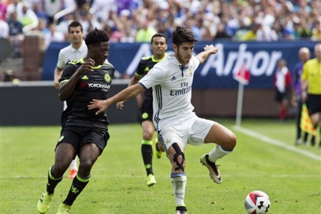 Chelsea defender Ola Aina, left, follows Real Madrid midfielder Marco Asensio with the ball in the first half of an International Champions Cup soccer match, Saturday, July 30, 2016, in Ann Arbor, Mich. (AP Photo/Tony Ding)