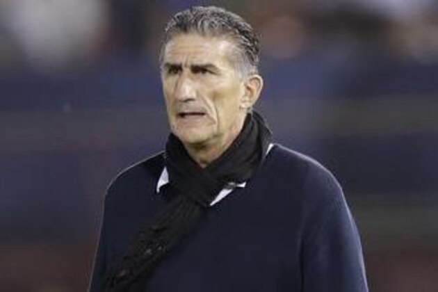 FILE - In this Aug. 6, 2014, file photo, coach Edgardo Bauza of Argentina's San Lorenzo, looks at his players during a Copa Libertadores final soccer match against Paraguay's Nacional in Asuncion, Paraguay. Bauza has been named on Monday, Aug. 1, 2016, as the new head coach of the Argentina national soccer team to replace Gerardo Martino. (AP Photo/Jorge Saenz, File)