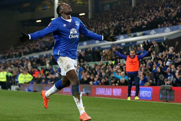 LIVERPOOL, ENGLAND - MARCH 12:  Romelu Lukaku of Everton celebrates scoring his team's first goal during the Emirates FA Cup sixth round match between Everton and Chelsea at Goodison Park on March 12, 2016 in Liverpool, England.  (Photo by Chris Brunskill/Getty Images)