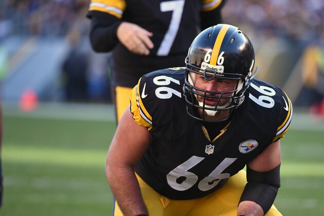 PITTSBURGH, PA - NOVEMBER 15:  Offensive lineman David DeCastro #66 of the Pittsburgh Steelers looks on from the line of scrimmage during a game against the Cleveland Browns at Heinz Field on November 15, 2015 in Pittsburgh, Pennsylvania.  The Steelers defeated the Browns 30-9. (Photo by George Gojkovich/Getty Images)