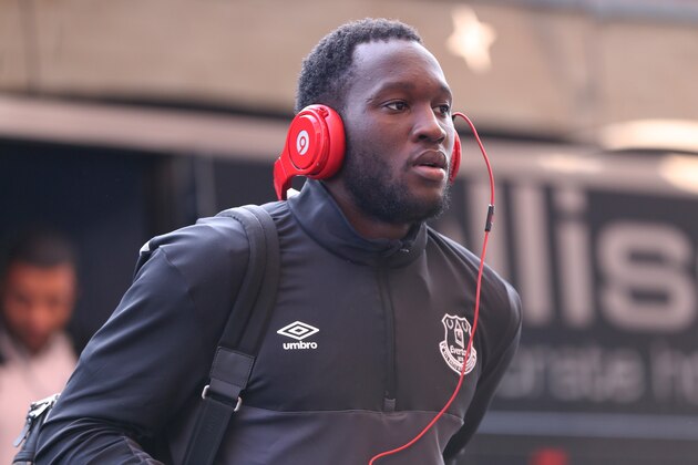 SUNDERLAND, ENGLAND - MAY 11: Romelu Lukaku of Everton arrives for the Barclays Premier League match between Sunderland and Everton at the Stadium of Light on May 11, 2016 in Sunderland, England.  (Photo by Ian MacNicol/Getty Images)