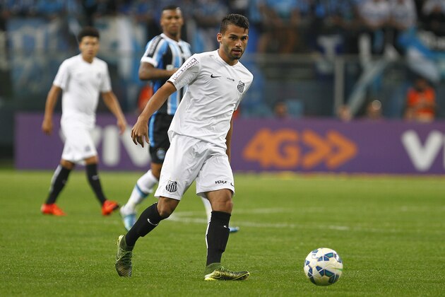 PORTO ALEGRE, BRAZIL - OCTOBER 15: Walace of Gremio battles for the ball against Thiago Maia of Santos during the match Gremio v Santos as part of Brasileirao Series A 2015, at Arena do Gremio on October 15, 2015 in Porto Alegre, Brazil. (Photo by Lucas Uebel/Getty Images) PORTO ALEGRE, BRAZIL - OCTOBER 15: Walace of Gremio battles for the ball against Thiago Maia of Santos during the match Gremio v Santos as part of Brasileirao Series A 2015, at Arena do Gremio on October 15, 2015 in Porto Alegre, Brazil. (Photo by Lucas Uebel/Getty Images)