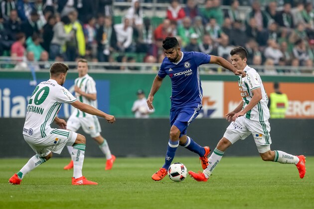 VIENNA, AUSTRIA - JULY 16:  Diego Costa (R) of Chelsea competes for the ball with Tomas Szanto (R) and Maximilian Hofmann (L) of Rapid Vienna during an friendly match between SK Rapid Vienna and Chelsea F.C. at Allianz Stadion on July 16, 2016 in Vienna, Austria.  (Photo by Matej Divizna/Getty Images)
