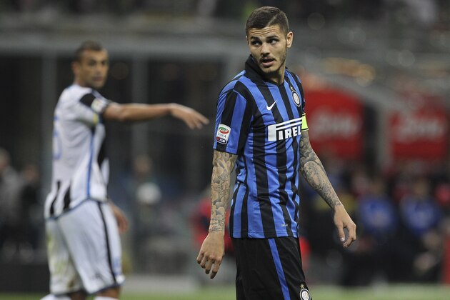 MILAN, ITALY - APRIL 23:  Mauro Emanuel Icardi of FC Internazionale Milano looks on during the Serie A match between FC Internazionale Milano and Udinese Calcio at Stadio Giuseppe Meazza on April 23, 2016 in Milan, Italy.  (Photo by Marco Luzzani/Getty Images)