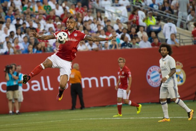 Bayern Munich's Arturo Vidal tries for a shot against Real Madrid  during the International Champions Cup match betweeen FC Bayern Munich and Real Madrid CF August 3, 2016 at MetLife stadium in East Rutherford, NJ. / AFP / Don EMMERT        (Photo credit should read DON EMMERT/AFP/Getty Images)