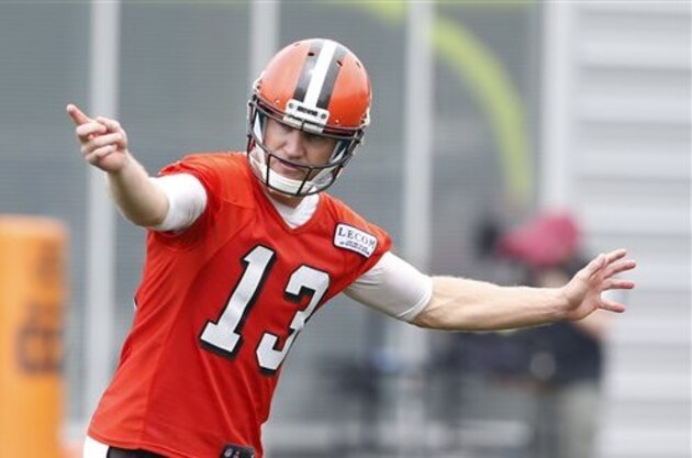 Cleveland Browns quarterback Josh McCown during practice at the NFL football team's training camp Friday, July 29, 2016, in Berea, Ohio. (AP Photo/Ron Schwane)