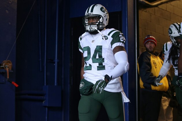 ORCHARD PARK, NY - JANUARY 3: Darrelle Revis #24 of the New York Jets walks out onto the field through the tunnel before playing against the Buffalo Bills during NFL game action at Ralph Wilson Stadium on January 3, 2016 in Orchard Park, New York. (Photo by Tom Szczerbowski/Getty Images)