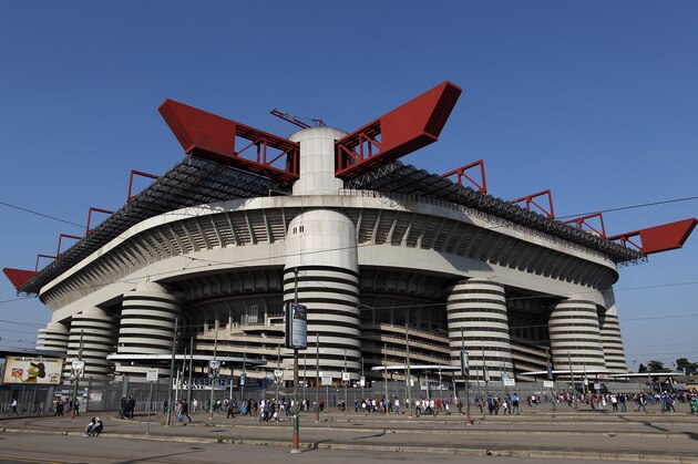 MILAN, ITALY - APRIL 20:  A general view of the San Siro stadium before the UEFA Champions League Semi Final 1st Leg match between Inter Milan and Barcelona at the San Siro on April 20, 2010 in Milan, Italy.  (Photo by Julian Finney/Getty Images)