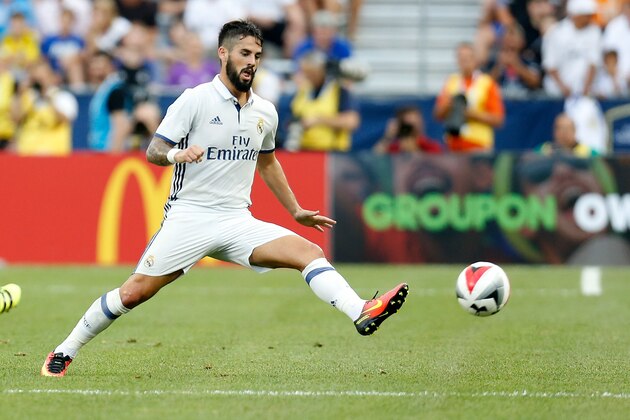 COLUMBUS, OH - JULY 27:  Isco #22 of Real Madrid C.F. controls the ball during the game against Paris Saint-Germain F.C. on July 27, 2016 at Ohio Stadium in Columbus, Ohio. (Photo by Kirk Irwin/Getty Images)