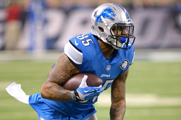 DETROIT, MI - DECEMBER 27:  Eric Ebron #85 of the Detroit Lions runs with the football during the game against the San Francisco 49ers at Ford Field on December 27, 2015 in Detroit, Michigan. The Lions defeated the 49ers 32-17.  (Photo by Mark Cunningham/Detroit Lions/Getty Images)