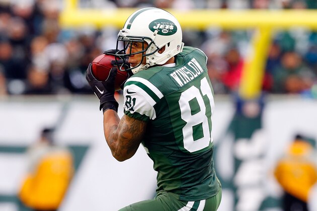 EAST RUTHERFORD, NJ - DECEMBER 08:  (NEW YORK DAILIES OUT)    Kellen Winslow #81 of the New York Jets in action against the Oakland Raiders on December 8, 2013 at MetLife Stadium in East Rutherford, New Jersey. The Jets defeated the Raiders 37-27.  (Photo by Jim McIsaac/Getty Images)