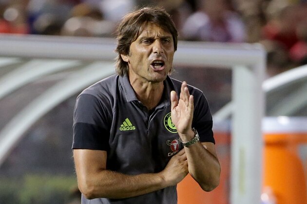 PASADENA, CA - JULY 27:  Chelsea manager Antoine Conte yells against Liverpool during the 2016 International Champions Cup at Rose Bowl on July 27, 2016 in Pasadena, California.  (Photo by Jeff Gross/Getty Images)