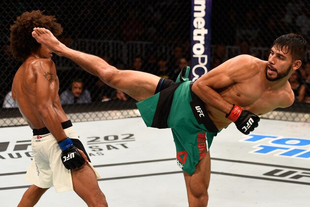 SALT LAKE CITY, UT - AUGUST 06:  (R-L) Yair Rodriguez of Mexico kicks Alex Caceres in their featherweight bout during the UFC Fight Night event at Vivint Smart Home Arena on August 6, 2016 in Salt Lake City, Utah. (Photo by Jeff Bottari/Zuffa LLC/Zuffa LLC via Getty Images)