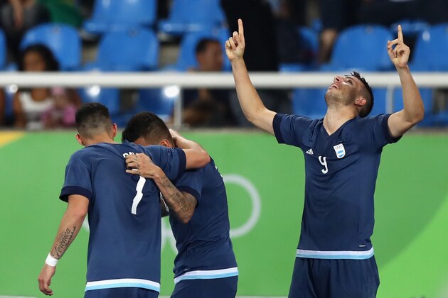 RIO DE JANEIRO, BRAZIL - AUGUST 07:  Jonathan Calleri  of Argentina celebrates scoring the 2nd team goal during the Men's Group D first round match between Argentina and Algeria during the Rio 2016 Olympic Games at the Olympic Stadium on August 7, 2016 in Rio de Janeiro, Brazil.  (Photo by Alexander Hassenstein/Getty Images)