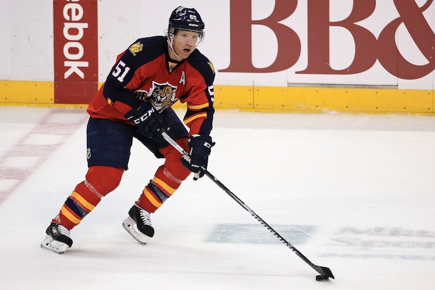 SUNRISE, FL - JANUARY 22: Brian Campbell #51 of the Florida Panthers looks to pass during a game against the Chicago Blackhawks at BB&T Center on January 22, 2016 in Sunrise, Florida.  (Photo by Mike Ehrmann/Getty Images)