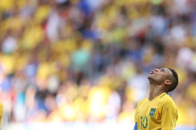 BRASILIA, BRAZIL - AUGUST 04: Neymar Jr. #10 of Brazil reacts during action against South Africa at Mane Garrincha Stadium on August 4, 2016 in Brasilia, Brazil. (Photo by Celso Junior/Getty Images)