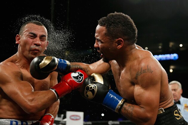OAKLAND, CA - AUGUST 06: Andre Ward (right) fights against Alexander Brand in their WBO Intercontinental Light Heavyweight Title bout at ORACLE Arena on August 6, 2016 in Oakland, California. (Photo by Lachlan Cunningham/Getty Images)