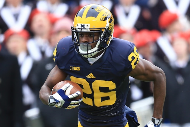 ANN ARBOR, MI - NOVEMBER 28: Cornerback Jourdan Lewis #26 of the Michigan Wolverines runs the ball during the game against the Ohio State Buckeyes at Michigan Stadium on November 28, 2015 in Ann Arbor, Michigan. Ohio State defeated Michigan 42-13. (Photo by Andrew Weber/Getty Images)