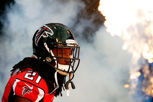 ATLANTA, GA - JANUARY 03:  Desmond Trufant #21 of the Atlanta Falcons is introduced prior to the game against the New Orleans Saints at the Georgia Dome on January 3, 2016 in Atlanta, Georgia.  (Photo by Kevin C. Cox/Getty Images)