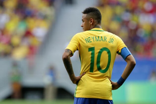 Brazil's Neymar stands on the field during a group A match of the men's Olympic football tournament between Brazil and South Africa at the National stadium, in Brasilia, Brazil, Thursday, Aug. 4, 2016. The game ended in a 0-0 draw. (AP Photo/Eraldo Peres)