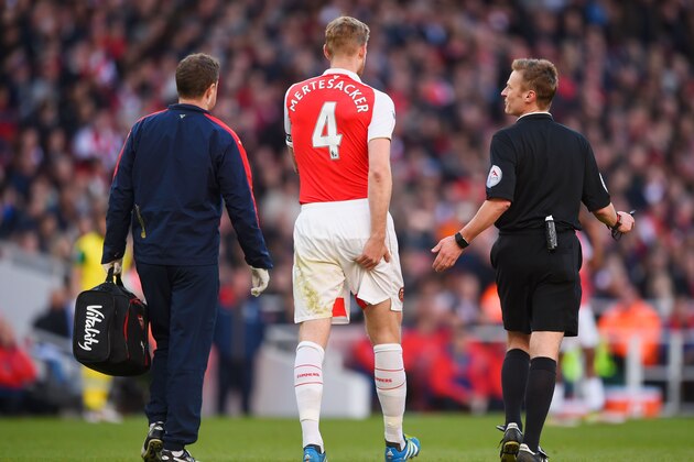 LONDON, ENGLAND - APRIL 30: Per Mertesacker of Arsenal leaves the field injured during the Barclays Premier League match between Arsenal and Norwich City at The Emirates Stadium on April 30, 2016 in London, England  (Photo by Mike Hewitt/Getty Images)
