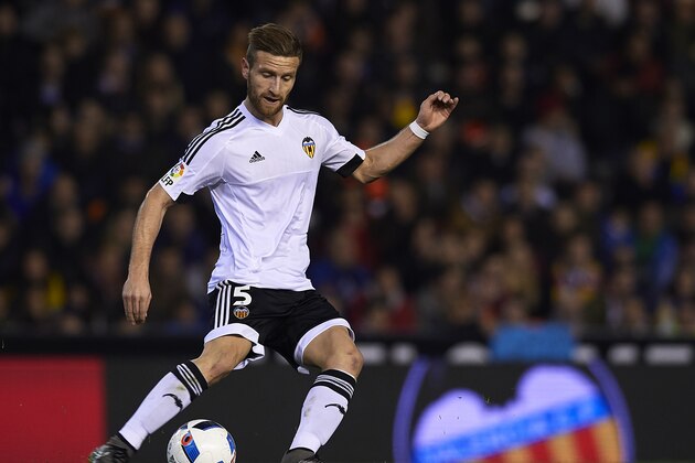 VALENCIA, SPAIN - JANUARY 21:  Shkodran Mustafi of Valencia in action during the Copa del Rey Quarter Final First Leg match between Valencia CF and UD Las Palmas at Estadio Mestalla on January 21, 2016 in Valencia, Spain.  (Photo by Manuel Queimadelos Alonso/Getty Images)