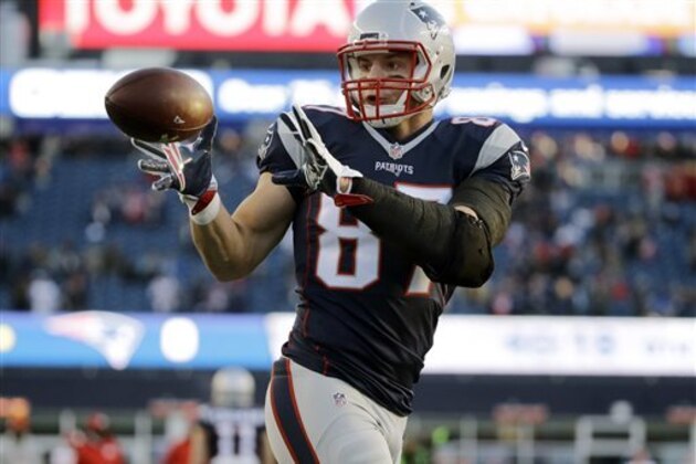 New England Patriots tight end Rob Gronkowski (87) warms up before an NFL divisional playoff football game against the Kansas City Chiefs, Saturday, Jan. 16, 2016, in Foxborough, Mass. (AP Photo/Elise Amendola)