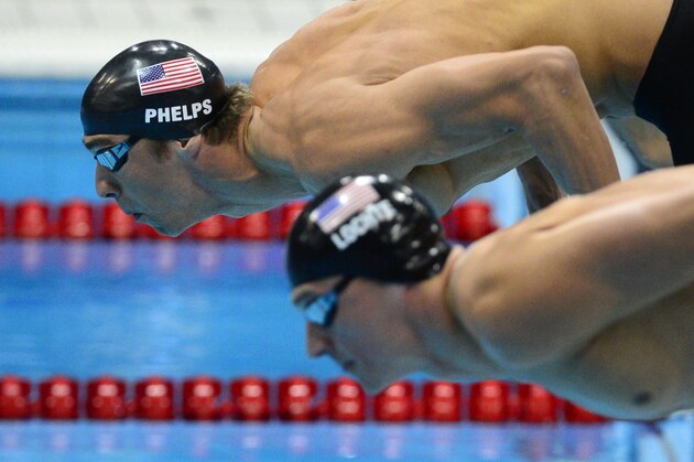 US swimmer Michael Phelps (top) and US swimmer Ryan Lochte dive for the men's 200m individual medley semi-finals swimming event at the London 2012 Olympic Games on August 1, 2012 in London.     AFP PHOTO / LEON NEAL        (Photo credit should read LEON NEAL/AFP/GettyImages)