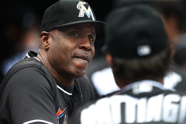 NEW YORK, NY - JULY 06: Hitting coach Barry Bonds #25 and manager Don Mattingly #8 of the Miami Marlins talk before a game against the New York Mets at Citi Field on July 6, 2016 in the Flushing neighborhood of the Queens borough of New York City. (Photo by Rich Schultz/Getty Images)