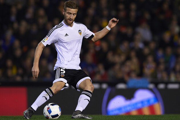 VALENCIA, SPAIN - JANUARY 21:  Shkodran Mustafi of Valencia in action during the Copa del Rey Quarter Final First Leg match between Valencia CF and UD Las Palmas at Estadio Mestalla on January 21, 2016 in Valencia, Spain.  (Photo by Manuel Queimadelos Alonso/Getty Images)