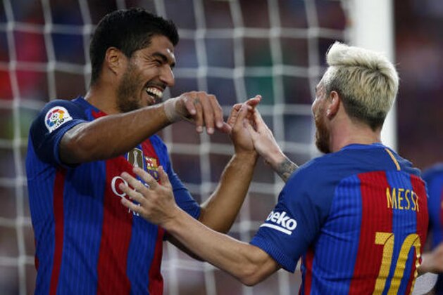 FC Barcelona's Luis Suarez, left, reacts after scoring with his teammate Lionel Messi during the Joan Gamper trophy friendly soccer match between FC Barcelona and Sampdoria at the Camp Nou in Barcelona, Spain, Wednesday, Aug. 10, 2016. (AP Photo/Manu Fernandez)