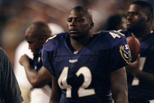 24 Aug 1998:  Fullback Roosevelt Potts #42 of the Baltimore Ravens looks on during the pre-season game against the Philadelphia Eagles at Camden Yards in Baltimore, Maryland. The Ravens defeated the Eagles 23-6. Mandatory Credit: Doug Pensinger  /Allsport