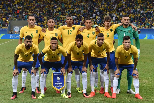 Brazil's footballers (L to R, front)forward Gabriel Barbosa, forward Neymar, defender Douglas Santos, forward Luan and defender Zeca and (L to R- behind) midfield Renato Augusto, forward Gabriel Jesus, midfield Walace, defender Marquinhos, defender Rodrigo Caio and goalkeeper Weverton, pose before their Rio 2016 Olympic Games mens first round Group A football match Brazil vs Denmark, at the Arena Fonte Nova Stadium in Salvador, Brazil on August 10, 2016 / AFP / NELSON ALMEIDA        (Photo credit should read NELSON ALMEIDA/AFP/Getty Images)
