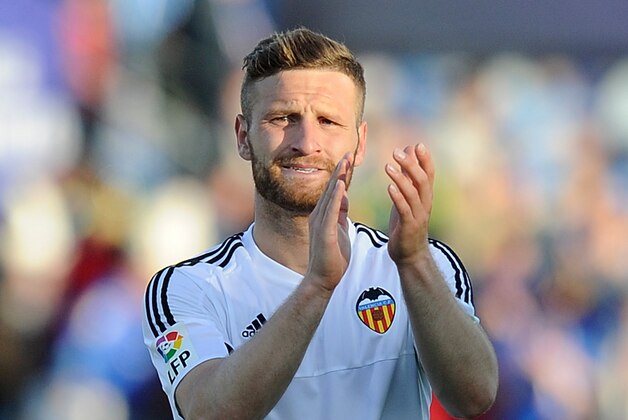 GETAFE, SPAIN - APRIL 24:  Shkodran Mustafi of Valencia applauds fans after Valencia drew 2-2 with Getafe CF during the La Liga match between Getafe CF and Valencia CF at Coliseum Alfonso Perez on April 24, 2016 in Getafe, Spain.  (Photo by Denis Doyle/Getty Images)